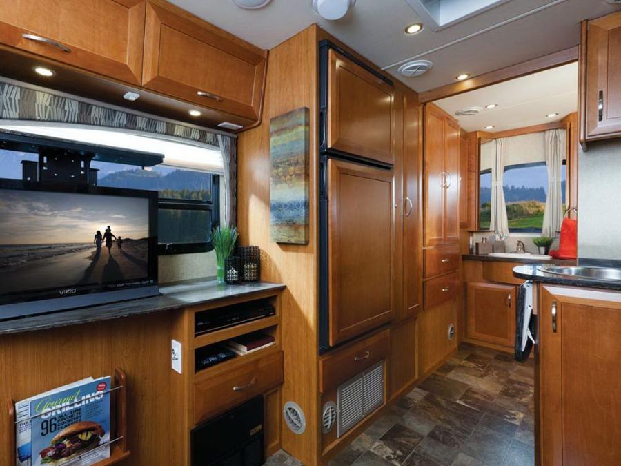 Интерьер Triple E Regency GT24 2011 года  (фото 4 из 6)